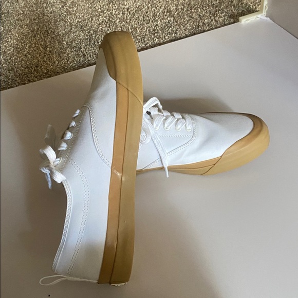 Todd Snyder Sperry White Canvas Sneakers with Brown Soles Sz 10.  NWOB